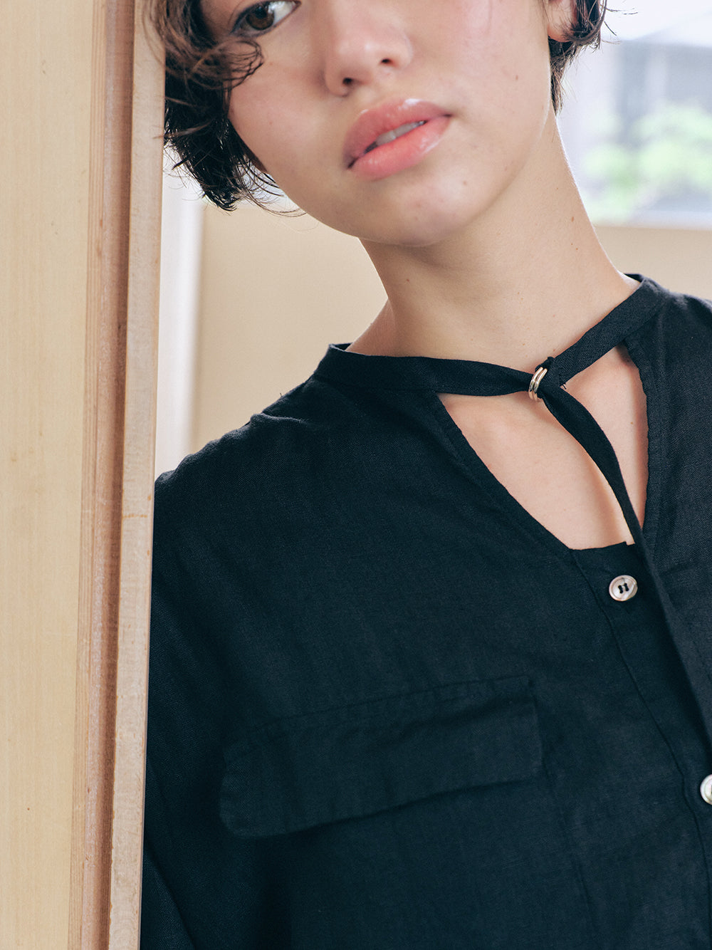 Linen Wrapped Neck Blouse [Black]